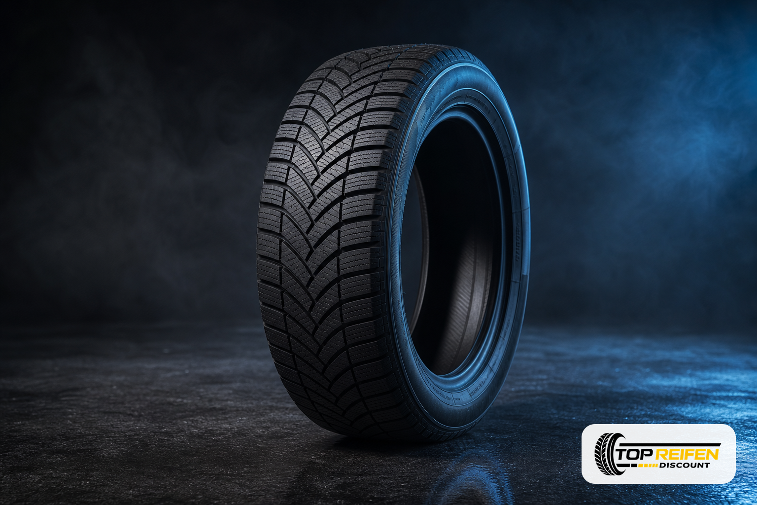 Studioaufnahme: NEXEN WI-SP2 235/55 R18 Winterreifen steht auf dunkler, reflektierender Fläche; kühle Randbeleuchtung betont Lamellen und Schulterblöcke.